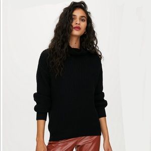 Montpellier Aritzia large sweater in black.